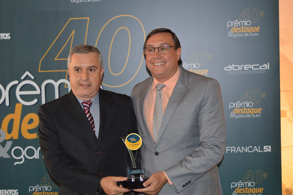 Kidy Calçados recebe troféu Destaque e Garra de Ouro